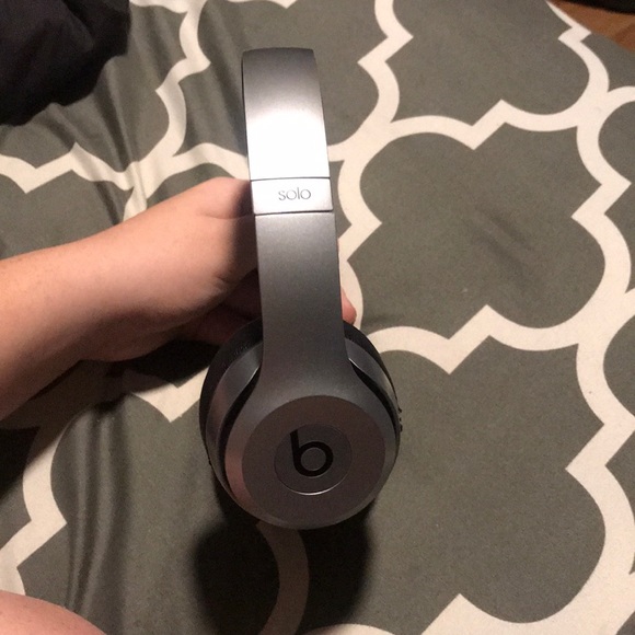 beats solo 3 wireless - Picture 3 of 4